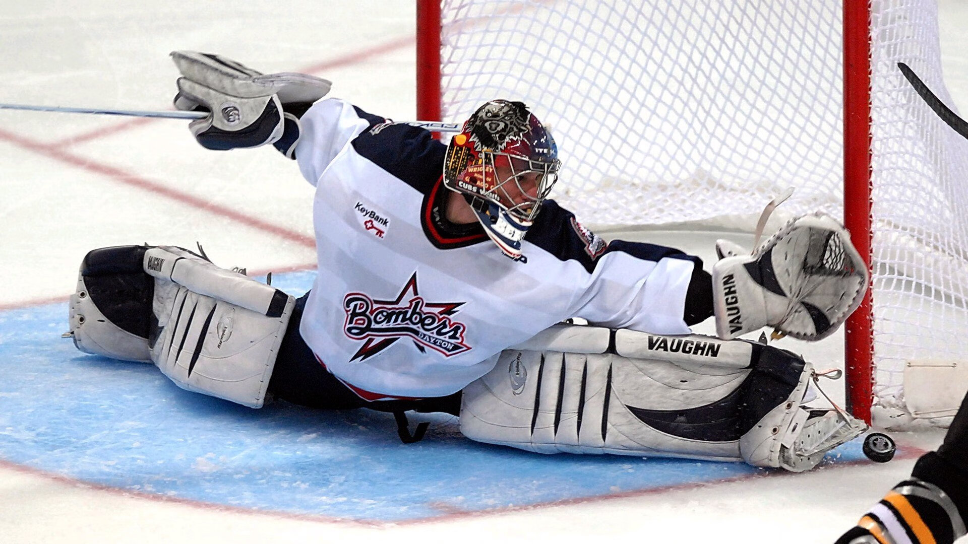 爱游戏下载-五大联赛是否通过高位站位压缩对手中场调度，五大联赛场地大小